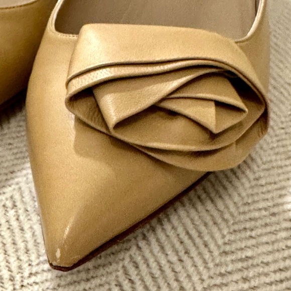 Authenticated Valentino Women's Beige Leather Heels with Flower 39 - Picture 6 of 12